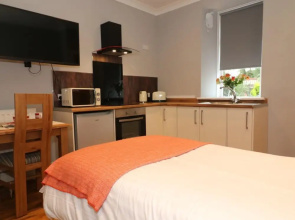 Linden Cottage Room 2 - Airdrie