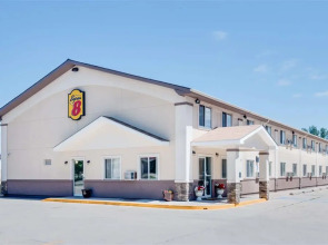Super 8 by Wyndham Grand Forks