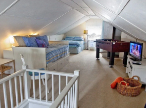 Beach Pines Bungalow by Avantstay Classic Cottage Steps to the Beach w/ Private Yard