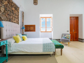 Aparta-Suite El Charco