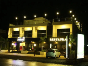 Oyo 3243 Hotel Aditya Gir