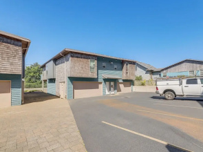Steps to Pirate Cove: Oregon Coast Condo w/ View