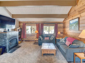 Hot Tub & Mtn Views: Waterfront Grand Lake Cabin!