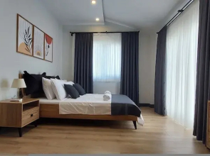 New Flat Large Living Space 3 Close to Lara Beach