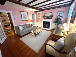 Entire Historic 5 Bed/ 5 Bath Inn Sleeps 17