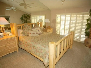 3 Bedrooms, Palm Valley Country Club, Golf Cart & 3 Bikes