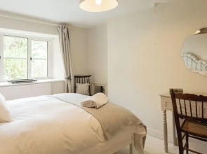 Charming Country Cottage Near Nailsworth