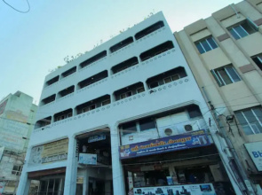OYO 24579 Flagship Hotel Padmam