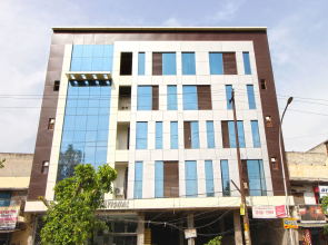 OYO Flagship 5179 Hotel Noida Saffron