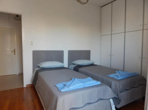 Cozy apartment for 3-6 people-Center Tripoli 1