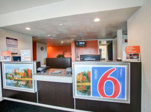 Motel 6 Elkton, MD