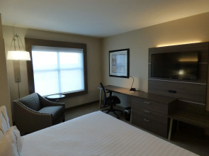 Holiday Inn Express & Suites Plymouth - Ann Arbor Area by IHG