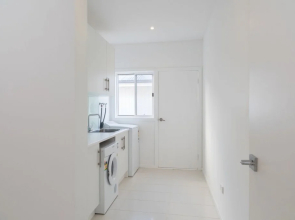 Currawong Close - Heated Pool, Home Theatre, WiFi, 4 bdrm, Pool Table