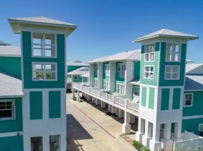 Heaven On Eleventh 3 Bedroom Condo