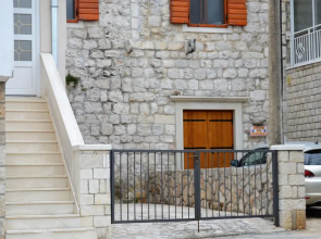 Cute apartment in stone house near sea