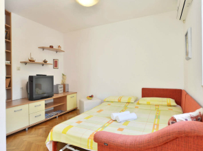 Apartment Sunce - in center with parking: A1 Omis, Riviera Omis