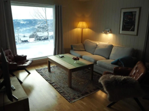 Cabin with great view close to town and ski area