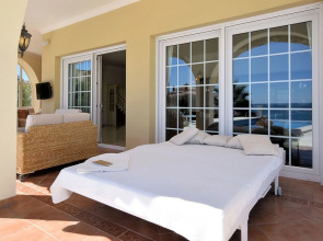 Gorgeous Villa in Benalmádena with Hot Tub & Pool