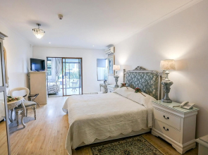 Misty Waves Boutique Hotel