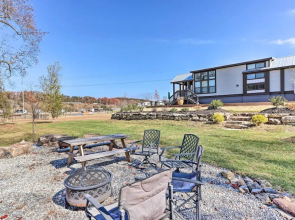 Tiny Home Retreat w/ Fire Pit ~ 3 Mi to Lake!