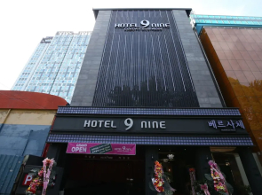 Hotel Nine