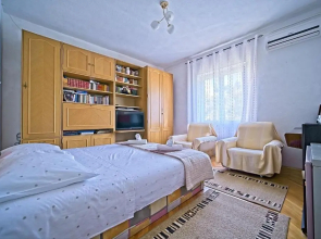 Apartment Pavo-80m from beach