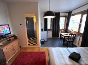 Gustav Bed & Kitchenette
