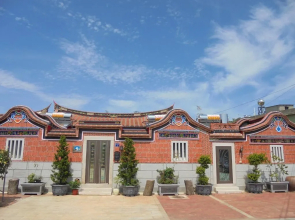 Antique Courtyard B&B