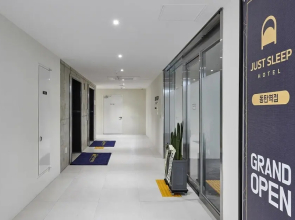 Dongtan Station Just Sleep Hotel