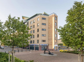 403 Portland Gardens Penthouse Apartment