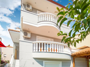 Pleasant Apartment in N. Irakleitsa With Garden