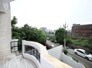 The Corner House By OYO Rooms