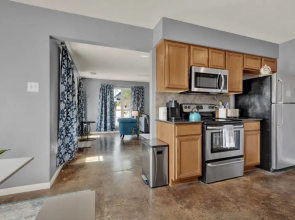 Le Chic on Creek - Central Location
