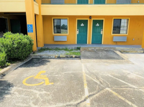Pine Point Inn & Suites