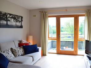 2 Bedroom Flat Beside Phoenix Park