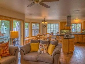 9 Hoodoo-AC-Hot Tub-5BR/3BA