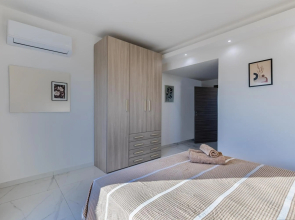STYLISH 2-Bedroom Penthouses - Terrace with Views