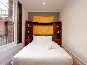 Quiet 2 Bedroom Apartment in Heritage Building in the CBD