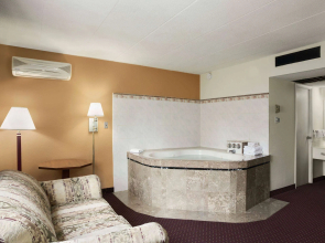 Ramada by Wyndham Pittsburgh/New Stanton