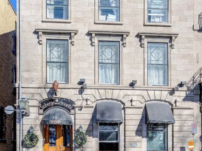 Historic Two Bedroom Facing Parliament
