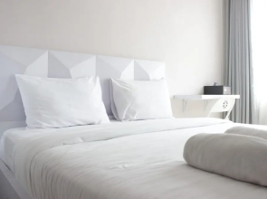 Relaxing Studio Apartment Easton Park Residence Jatinangor with Mountain View