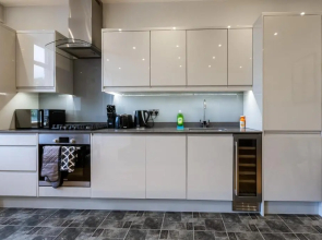 Thorpe Road 1 Bed Apartment with Parking