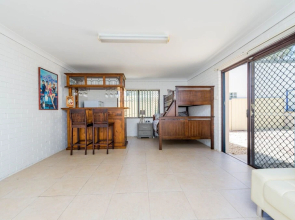 Kallaroo, 3 Kallaroo Street- great house with views, pool, WIFI and aircon