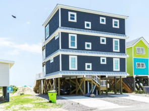 Clear Skies by Oak Island Accommodations