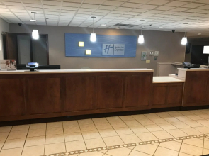 Holiday Inn Express Suites Charleston, An Ihg Hotel