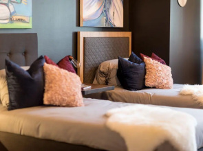 Design Hostel P182