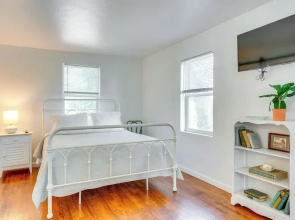 Cozy Studio in Heart of OKC Plaza District!