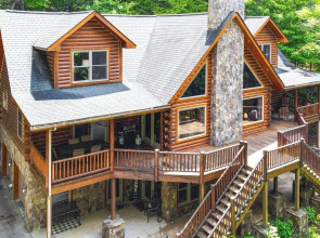 Hike, Fish & Golf: Burnsville Retreat w/ Deck!