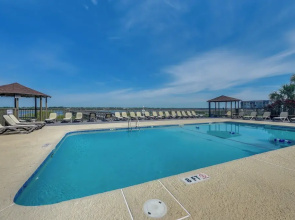 Walk to Beach & Marsh: Condo in Murrells Inlet