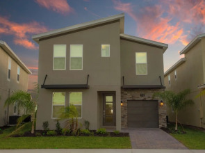 Gorgeous 6 Bd SF Close to Disney w Pool Champions Gate Resort 712